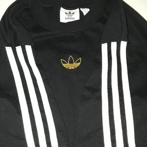 *LIKE NEW* Adidas shirt